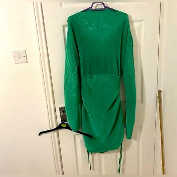 Pretty Little Thing plt Green Plisse Detail Long Sleeve Ruched Bodycon Dress - Picture 3 of 4